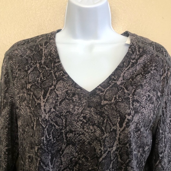 Rails Sami Snakeskin Print Modal V-Neck Long-Sleeve Top Size XS - Picture 4 of 11